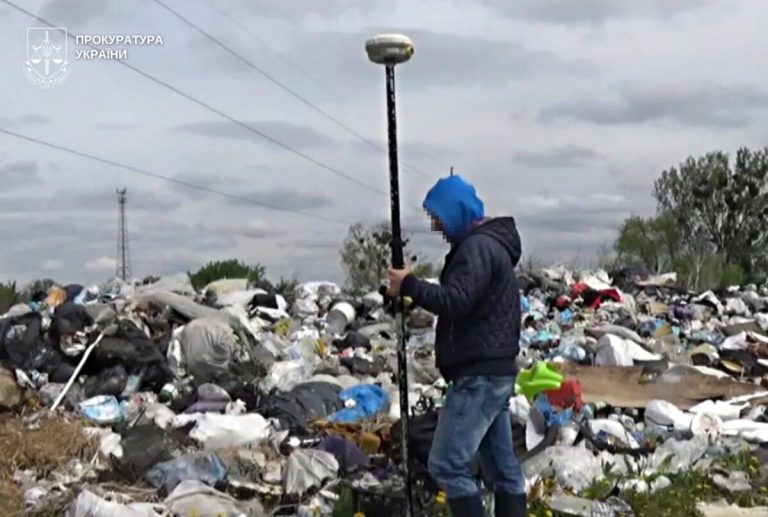 На Львівщині знайшли несанкціоноване звалище сміття (ФОТО)