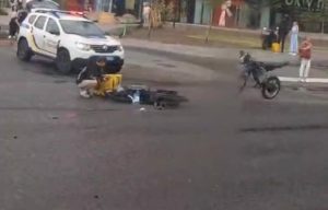 У Львові велокур’єр зіткнувся з автомобілем і отримав травми
