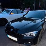 У Львові батько з дитиною порушив правила, переходячи проїжджу частину на червоний сигнал світлофора (ВІДЕО)