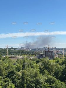 У Львові рятувальники ліквідовують масштабну пожежу в одному зі спальних районів міста