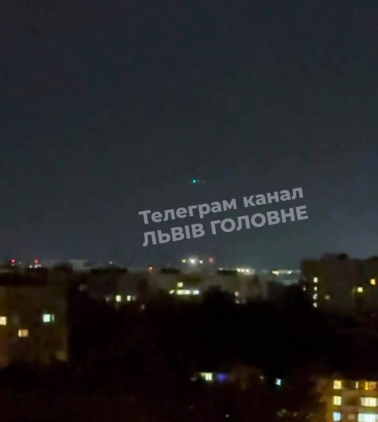 У львівському небі помітили загадковий літаючий об’єкт