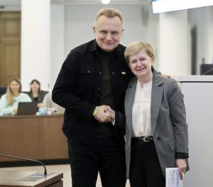 У Львові права рука Садового задекларувала майже 200 тисяч гривень зарплати