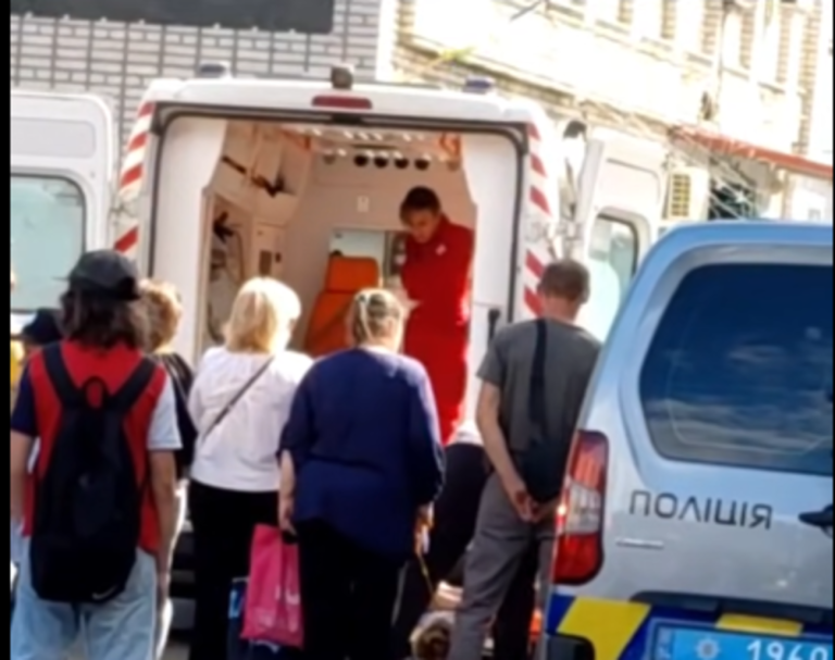 У Львові розвіяли чутки про нібито загибель чоловіка неподалік Сихівського ТЦК: він живий і перебуває під наглядом медиків