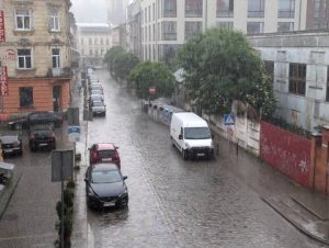 На вихідні з грозами — до +23°C