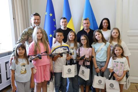Учні Львівщини передали понад 40 тисяч гривень на підтримку ЗСУ