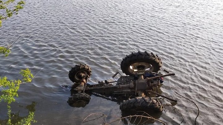 Трактор зійшов у водойму на Львівщині — водій загинув
