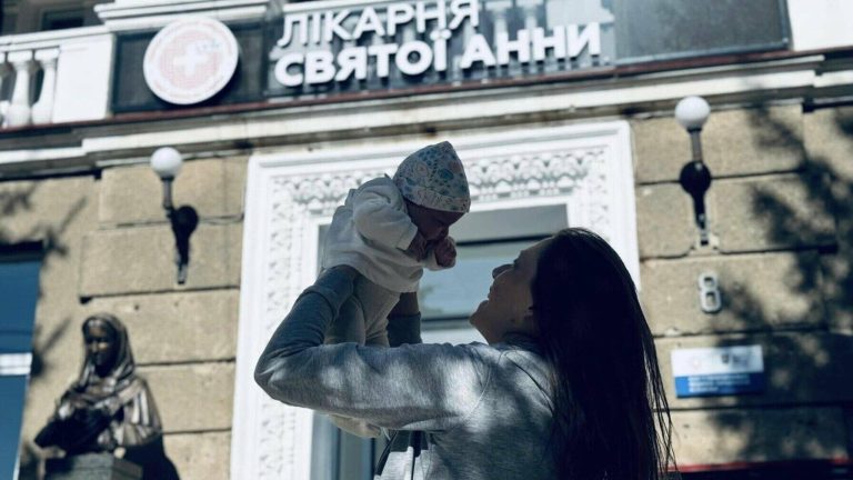 У лікарні Святої Анни відкрили «Школу батьківства», яка готує до пологів та перших днів із немовлям