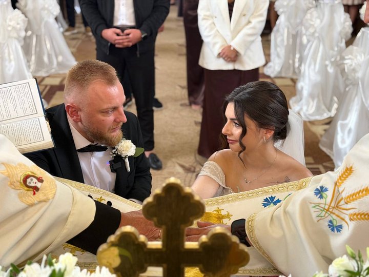 У Львівській області ветеран Тарас Левкович і його дружина скріпили шлюб вінчанням