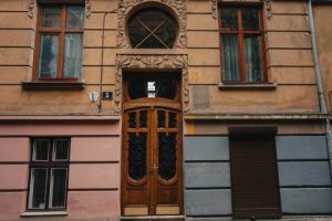 На Коцюбинського повернули до життя унікальну браму пам’ятки архітектури
