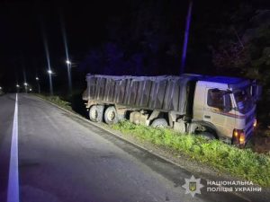 У Самбірському районі в аварії за участю вантажівки постраждали двоє дітей на електросамокатах