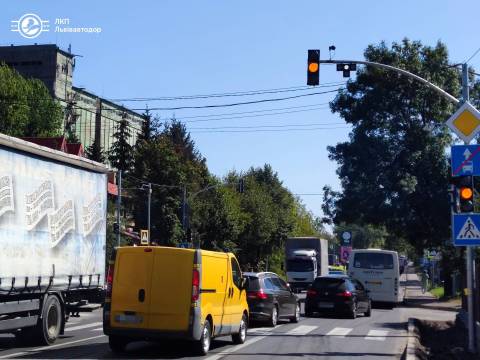 У Львові ввімкнули новий світлофор на перехресті вулиць Шевченка та Брюховицької