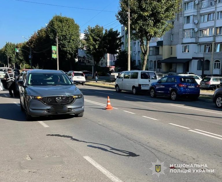 У Новояворівську автомобіль збив літнього пішохода