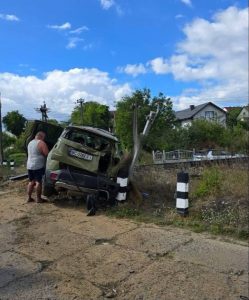 У Давидові потяг Львів—Чернівці врізався в автівку на залізничному переїзді