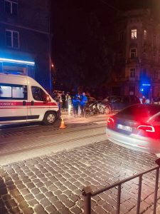 На львівській магістралі дві автівки зіткнулися