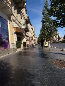 Садовий у серці Львова знову взявся за улюблену справу