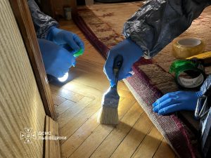 У Львові надзвичайники вивели з квартири ртуть після розбиття термометра