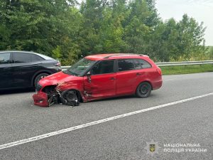 У Львівській області автомобіль перекинувся на бік — Point Lviv