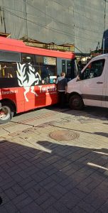 У центрі Львова трапилася аварія за участі автобуса (ФОТО)