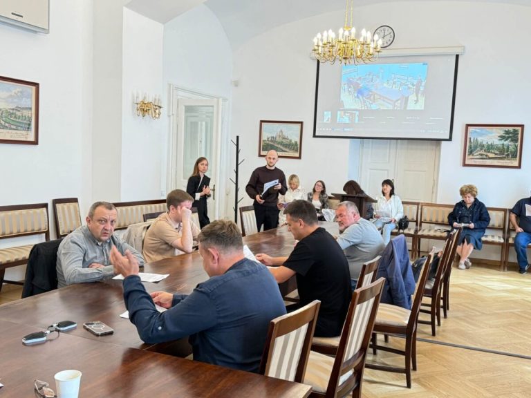 Посадовці мерії Садового підозрюються у привласненні 74 мільйонів
