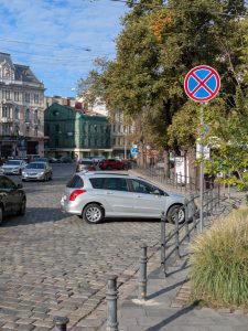 У самому серці Львова автомобілі паралізували рух