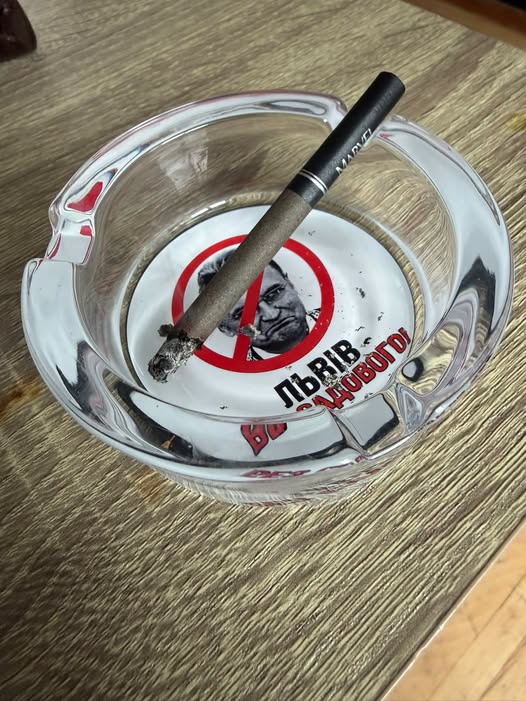 У Львові змайстрували попільничку у вигляді Садового