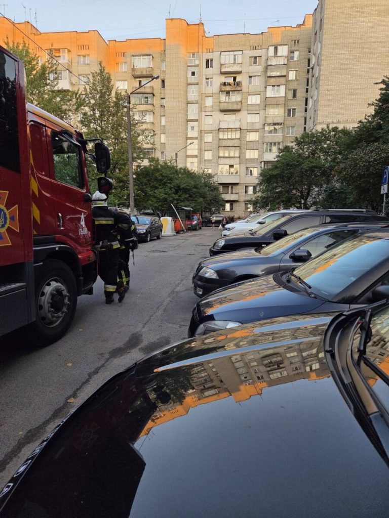 У Львові сміттєві баки блокують проїзд спецтехніки