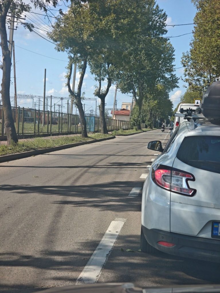 У Львові через втручання урбаністів рух у спальному районі практично зупинився