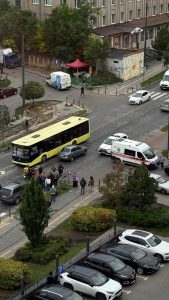 У Львові водій збив дівчину, яка слухала музику в навушниках