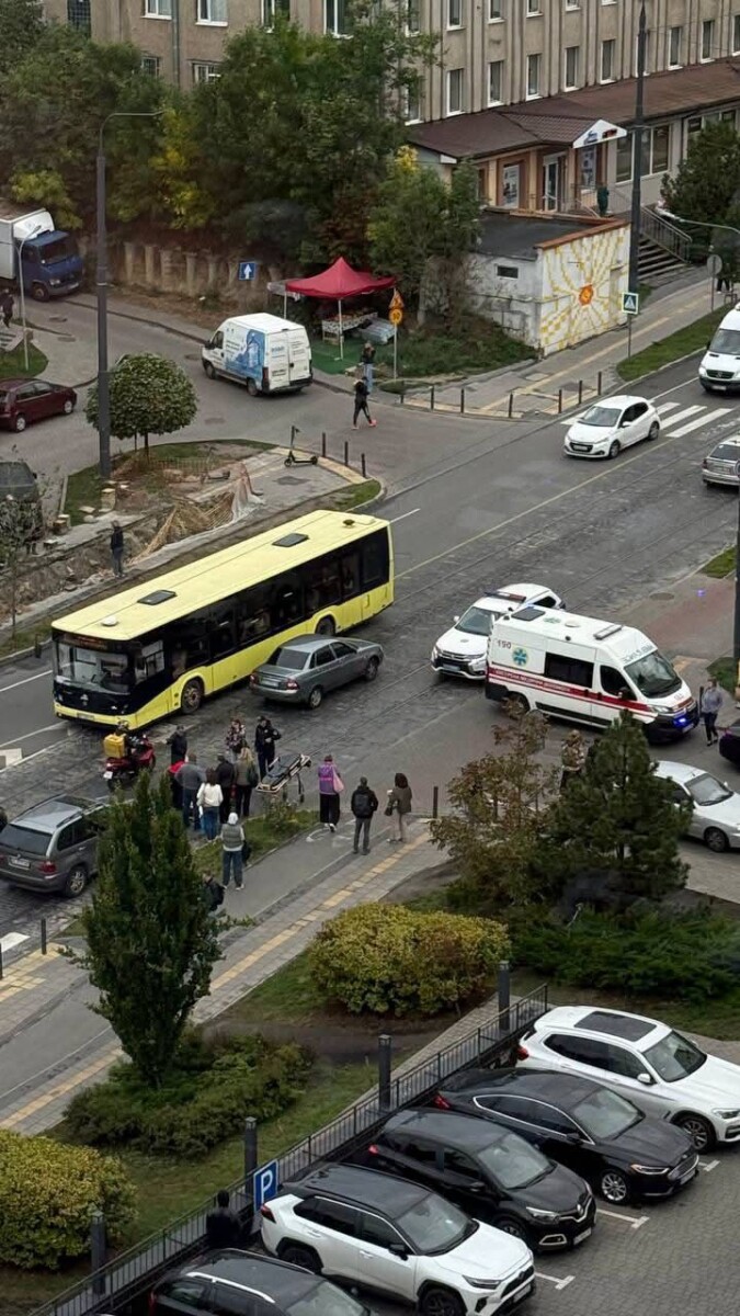 У Львові водій збив дівчину, яка слухала музику в навушниках
