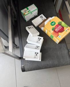У Шегинях в пачці з-під соку вилучили контрабандні Apple iPhone