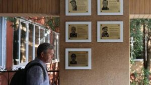 На фасадах львівських будинків, шкіл і ліцеїв з’являться майже 20 меморіальних табличок на честь бійців ЗСУ
