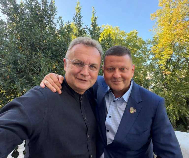 Садовий повернувся додому після поїздки у Велику Британію