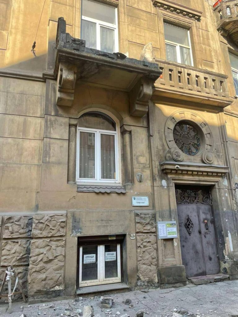 Садовий відкидає відповідальність за обвал балкону в центрі Львова