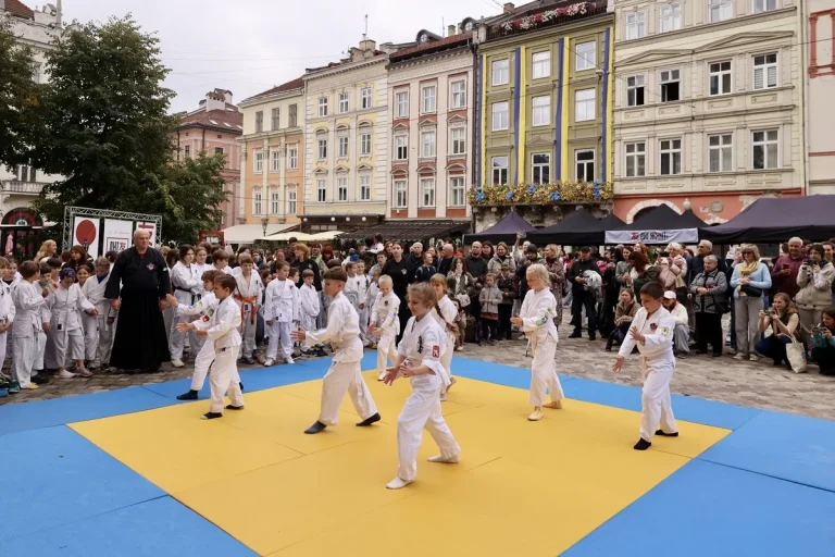 Свято японської культури на площі Ринок у Львові