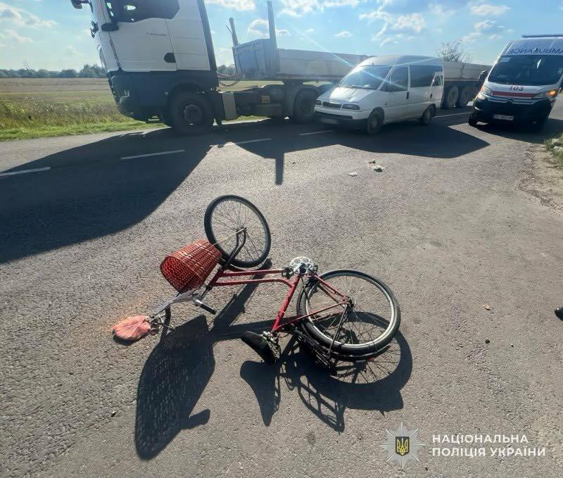 У Львівській області велосипедистка зазнала травм, поліція розслідує обставини ДТП