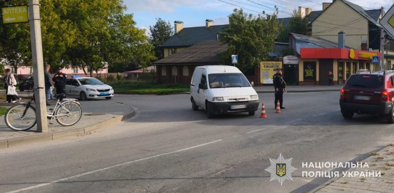 У Львівській області внаслідок ДТП постраждала 58-річна жінка на велосипеді