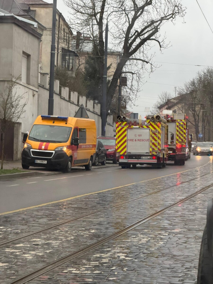 У Львові через рішення урбаністів Садового водії опиняються у змушеній ситуації порушувати правила руху