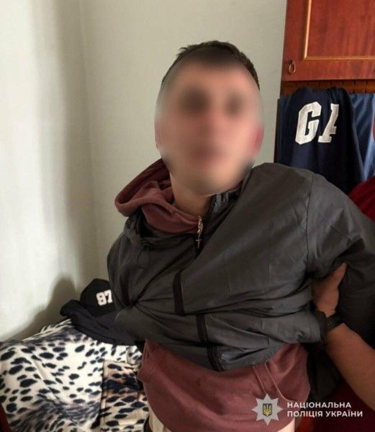 У Львові чоловік відібрав у жінки золотий ланцюжок і викрав 1000 гривень