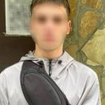 У Львові чоловіка звинуватили в побитті сусіда та викраденні зброї