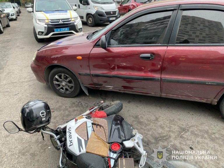 У Львові під час ДТП за участі Lanos травмувався водій електромопеда