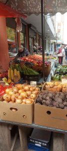 У Львові у житловому мікрорайоні спілкуються російською мовою