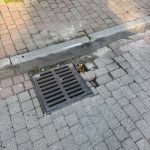 У Львові в житловому районі провалюється бруківка
