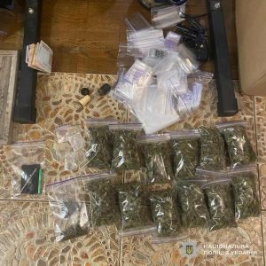 У Львові затримали чоловіка за збут наркотиків на суму близько мільйона гривень, серед яких кокаїн і МДМА