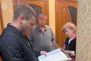 Викладачів двох львівських університетів затримали за отримання хабарів від студентів за сприяння у ухиленні від мобілізації