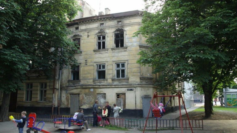У Львові у самому серці міста руйнуються два пам’ятки архітектури, місто звернулося до Мінкульту