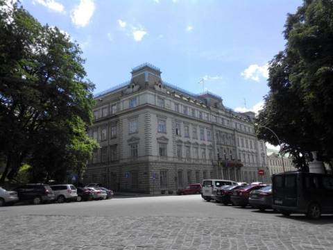 Керівник освіти Львова організовує пікет під Львівською ОВА через скандал навколо школи в Брюховичах