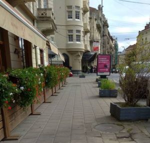 Четвер принесе короткочасні дощі та тепло до +25°C