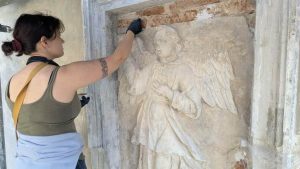 Архангел повернувся на фасад: у Львові реставрують пам’ятку XVII століття колишнього монастиря