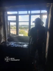 У Шептицькому під час пожежі в багатоповерхівці поранені двоє людей