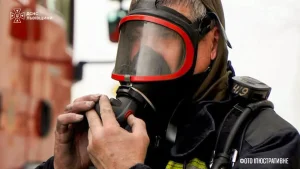 Пожежники у Львові врятували трьох мешканців із палаючої багатоповерхівки